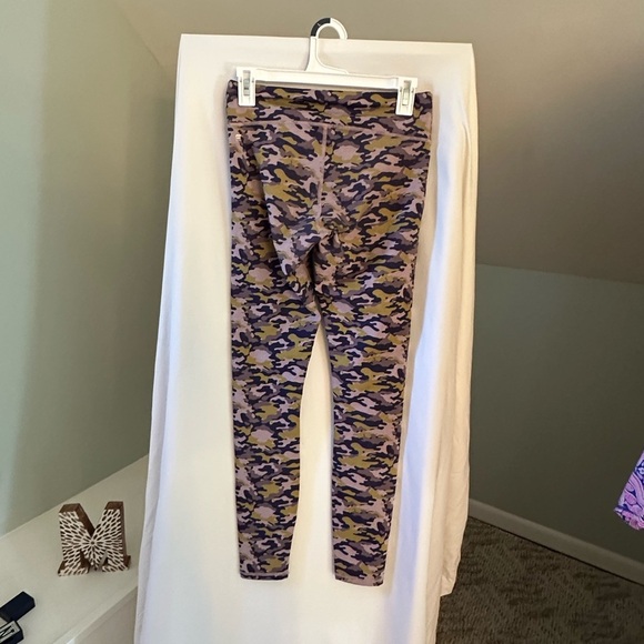 Fablectics Mid-Rise Cheetah Printed Heathered Legging Size Small - Picture 4 of 7